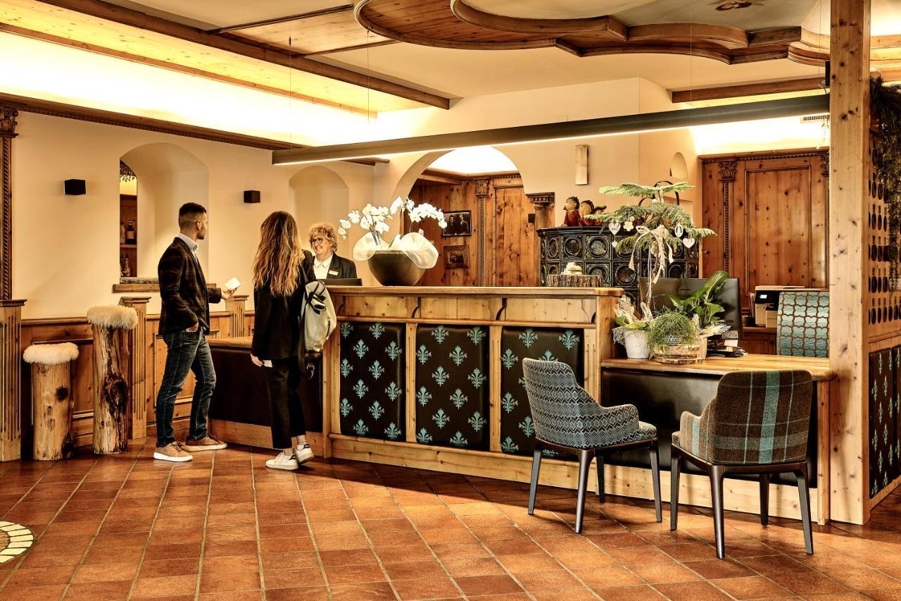Boutique Hotel E Chalets Salvadori Mezzana  Esterno foto