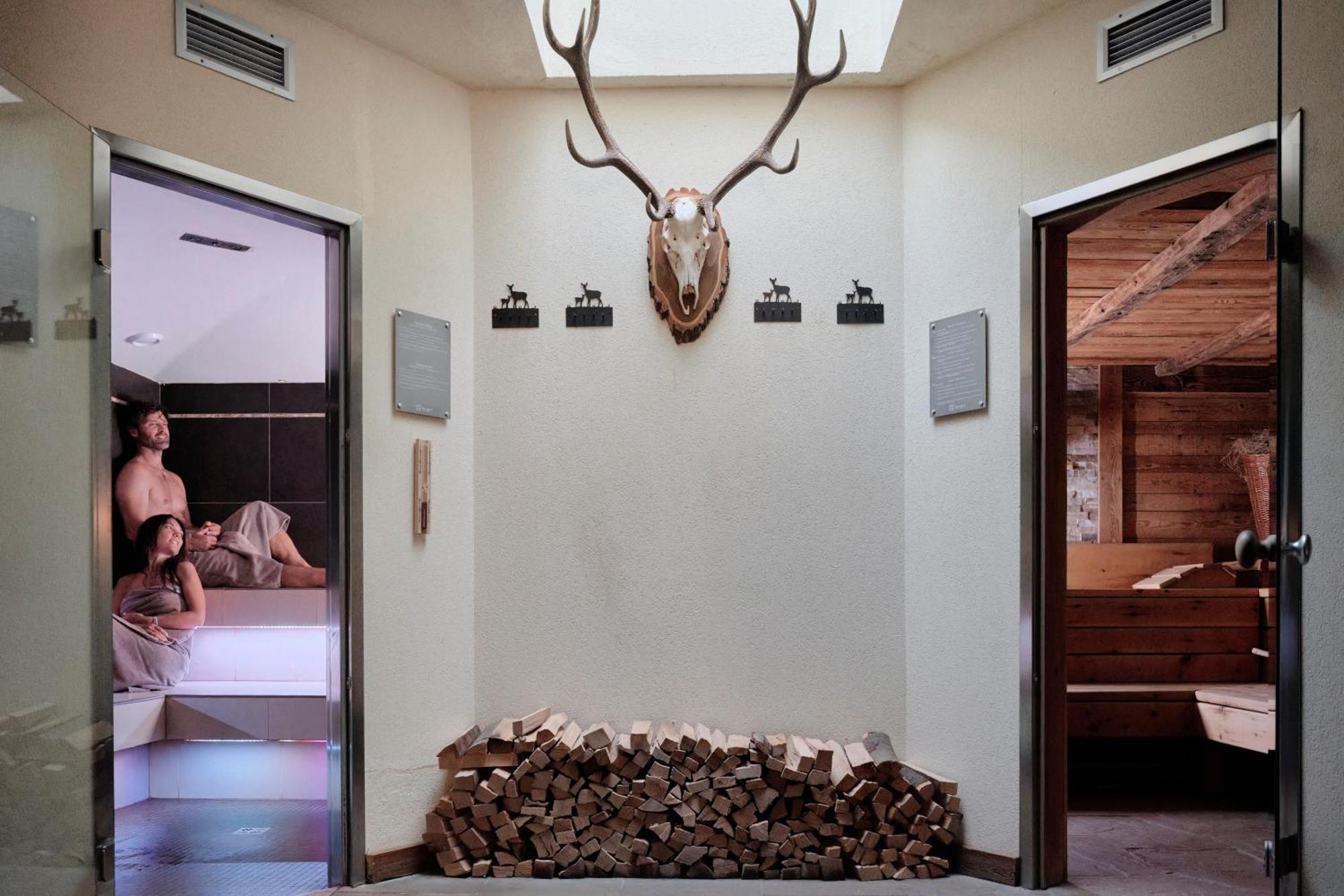 Boutique Hotel E Chalets Salvadori Mezzana  Esterno foto