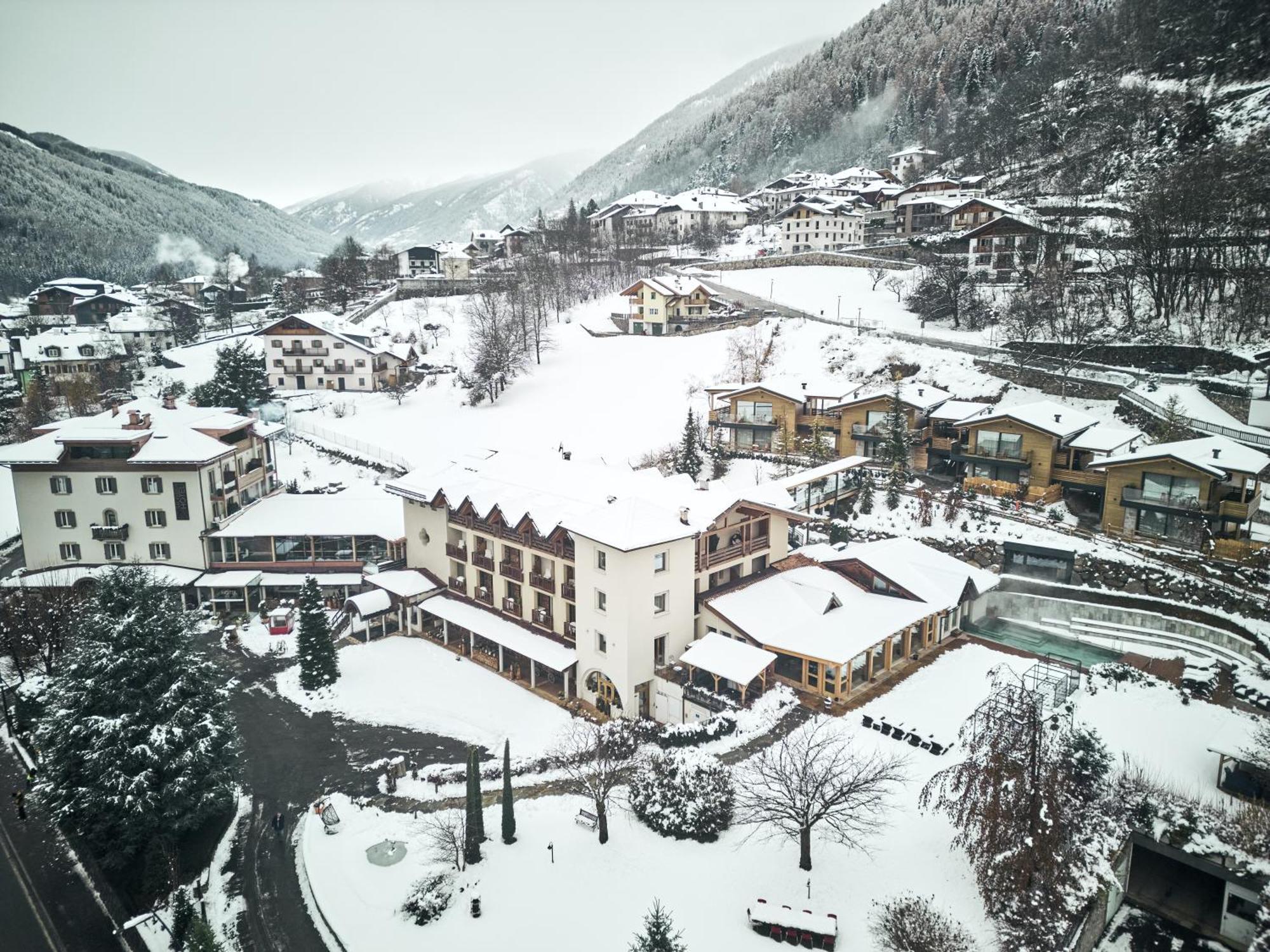 Boutique Hotel E Chalets Salvadori Mezzana  Esterno foto