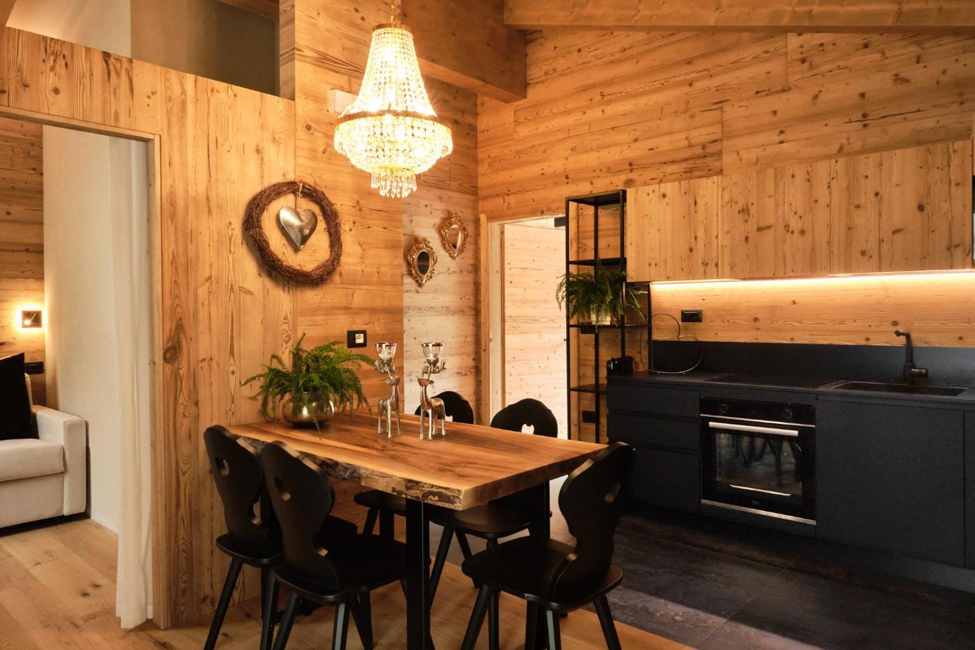 Boutique Hotel E Chalets Salvadori Mezzana  Esterno foto